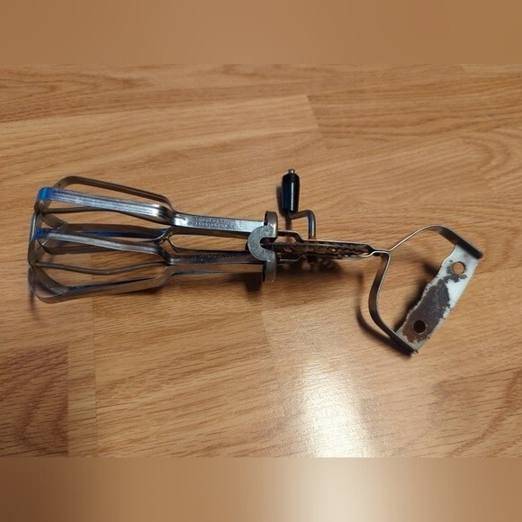 TURNER & SEYMOUR Rotary Egg Beater Hand Mixer Made CT U.S.A. Manual - Picture 2 of 8